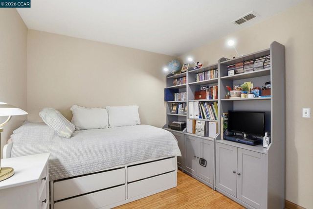 124 Greenmeadow Cir, Pittsburg, CA 94565