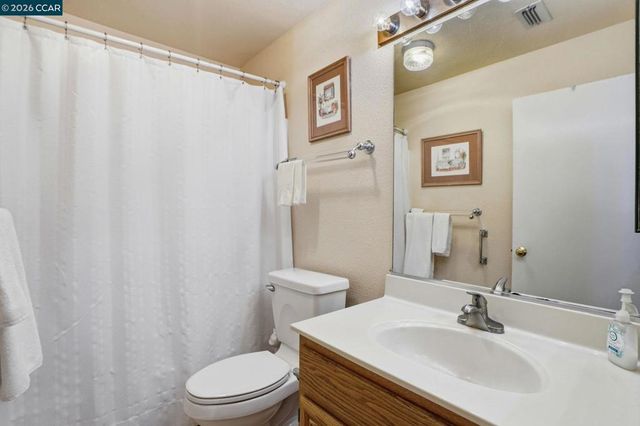 124 Greenmeadow Cir, Pittsburg, CA 94565