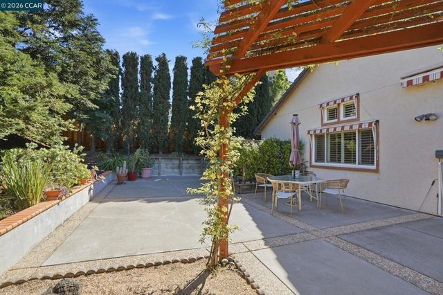 124 Greenmeadow Cir, Pittsburg, CA 94565