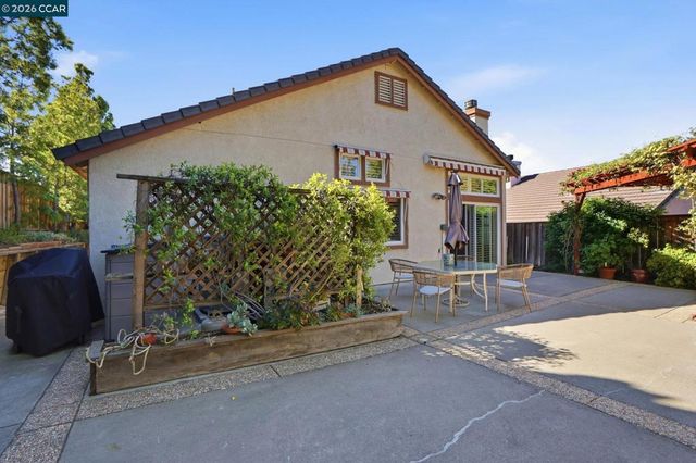 124 Greenmeadow Cir, Pittsburg, CA 94565