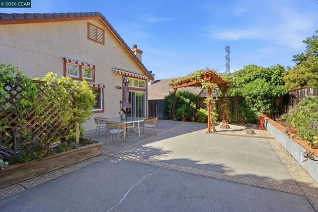 124 Greenmeadow Cir, Pittsburg, CA 94565