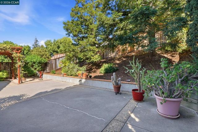 124 Greenmeadow Cir, Pittsburg, CA 94565