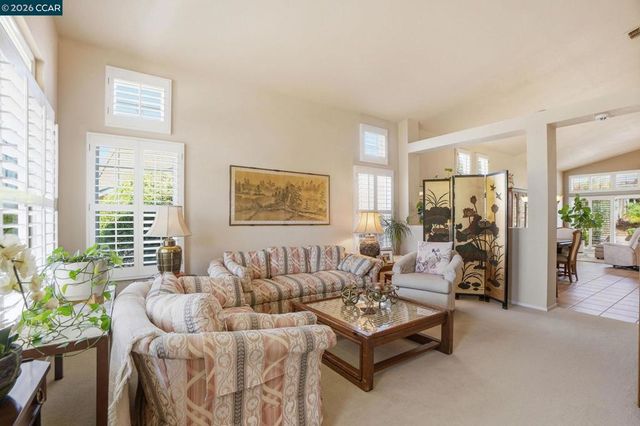 124 Greenmeadow Cir, Pittsburg, CA 94565