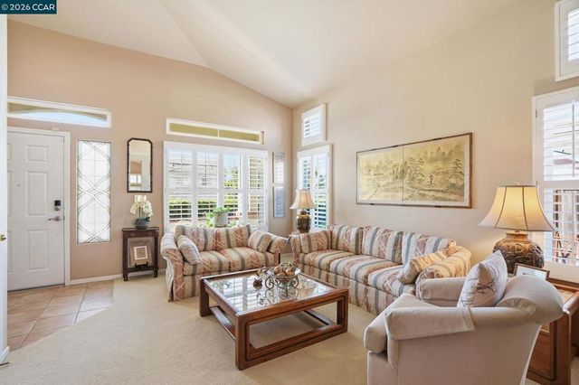 124 Greenmeadow Cir, Pittsburg, CA 94565