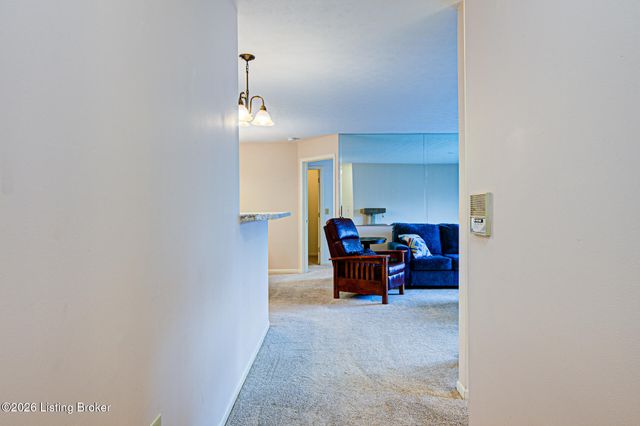 8410 Ambrosse Ln 103, Louisville, KY 40299