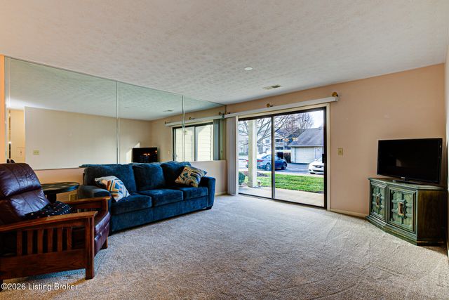 8410 Ambrosse Ln 103, Louisville, KY 40299