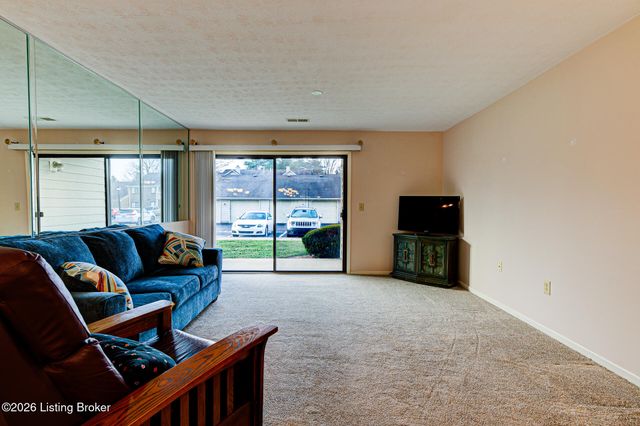 8410 Ambrosse Ln 103, Louisville, KY 40299