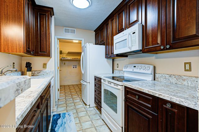 8410 Ambrosse Ln 103, Louisville, KY 40299