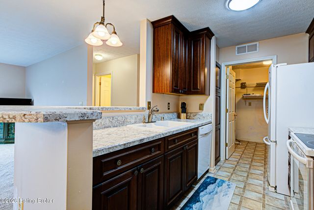 8410 Ambrosse Ln 103, Louisville, KY 40299