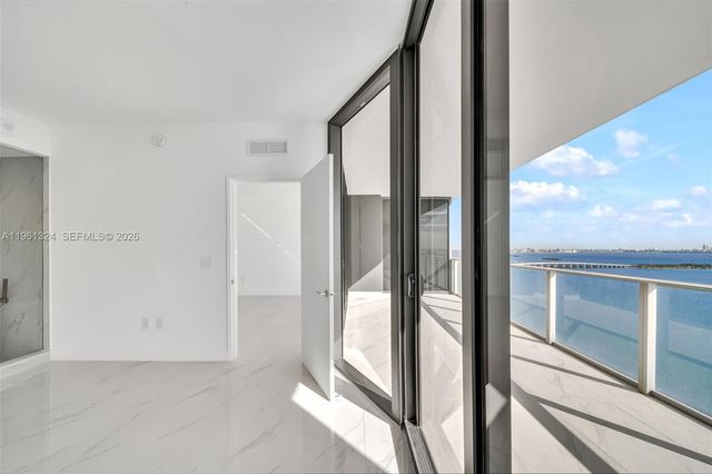 700 NE 24th St 1902, Miami, FL 33137