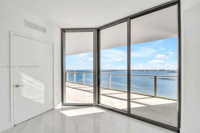 700 NE 24th St 1902, Miami, FL 33137