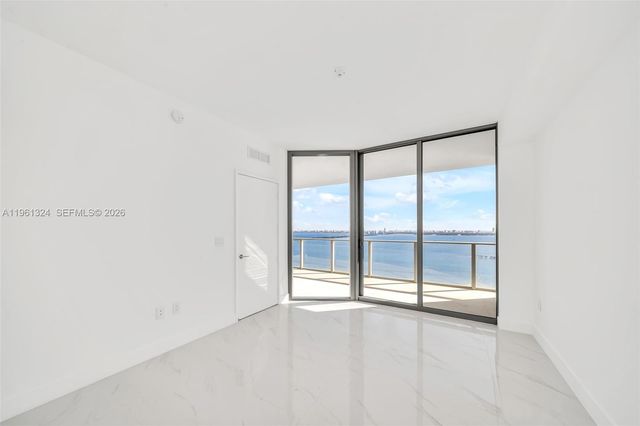 700 NE 24th St 1902, Miami, FL 33137