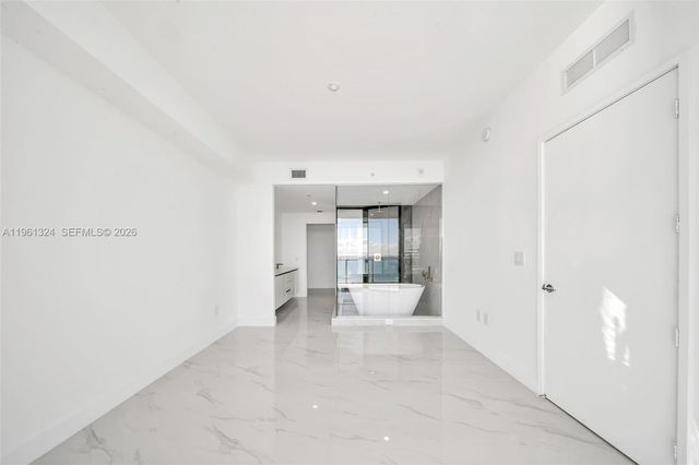 700 NE 24th St 1902, Miami, FL 33137