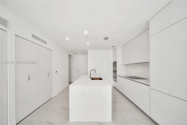 700 NE 24th St 1902, Miami, FL 33137