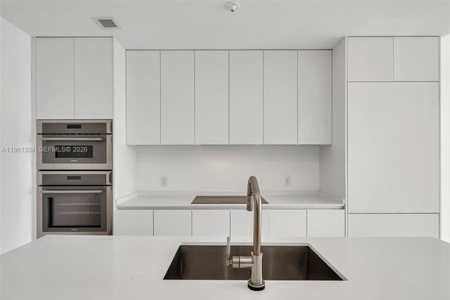 700 NE 24th St 1902, Miami, FL 33137