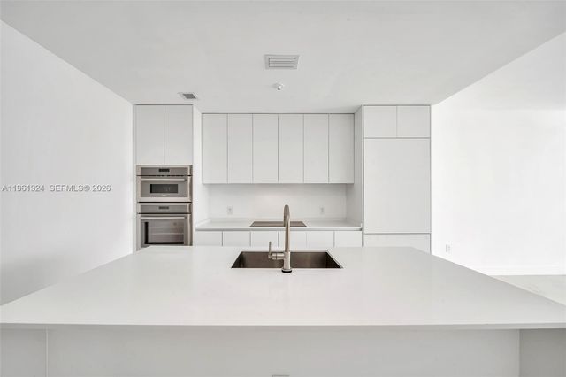 700 NE 24th St 1902, Miami, FL 33137