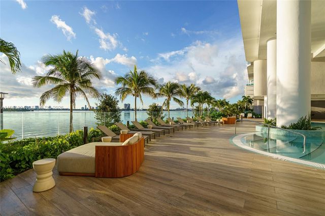 700 NE 24th St 1902, Miami, FL 33137