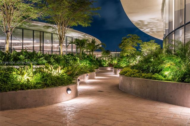 700 NE 24th St 1902, Miami, FL 33137