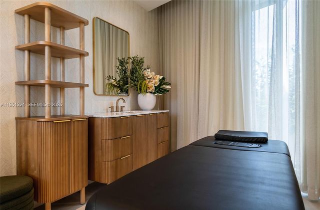 700 NE 24th St 1902, Miami, FL 33137