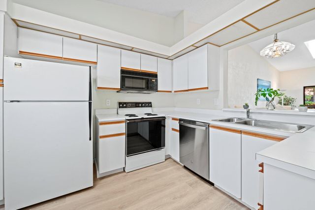 6360 Kings Gate Circle, Delray Beach, FL 33484