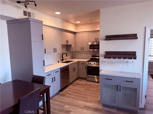 2311 W 10th St 404, Los Angeles, CA 90006