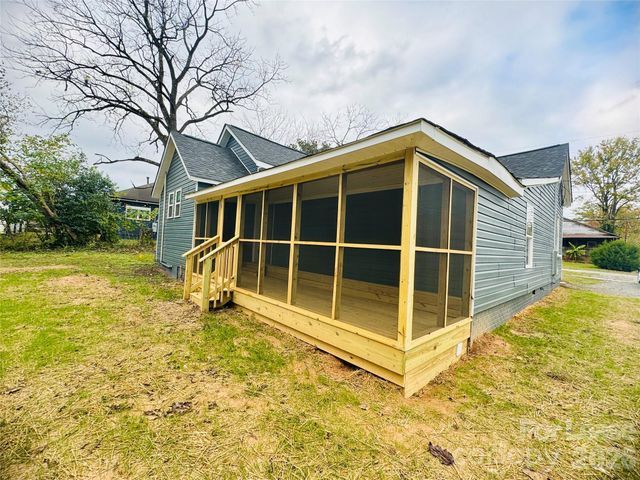 508 Elm Avenue, Mount Holly, NC 28021