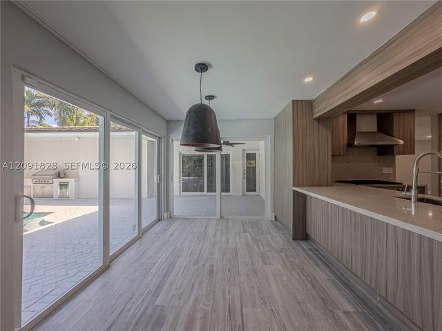 20405 NE 22nd Pl, Miami, FL 33180