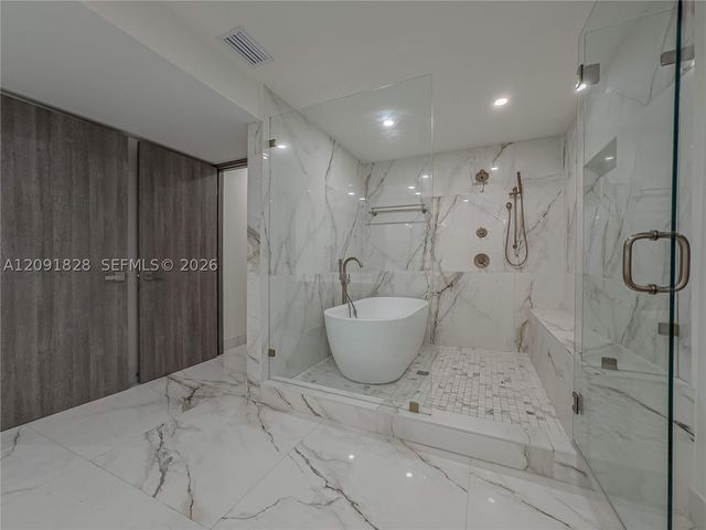 20405 NE 22nd Pl, Miami, FL 33180
