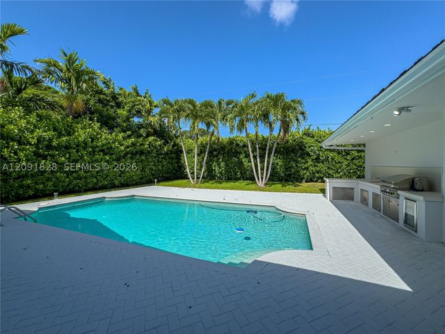 20405 NE 22nd Pl, Miami, FL 33180