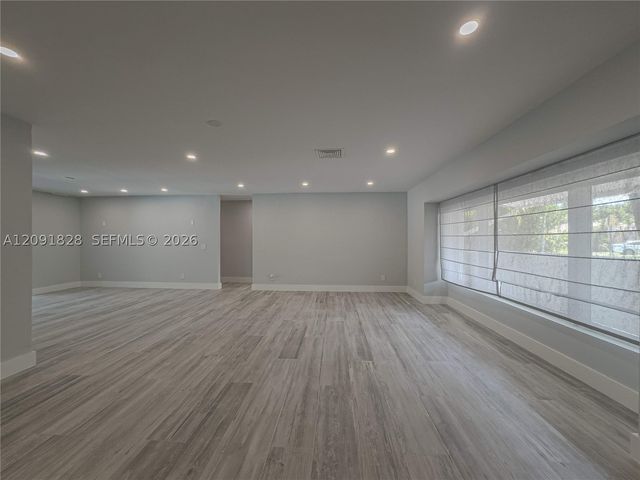 20405 NE 22nd Pl, Miami, FL 33180