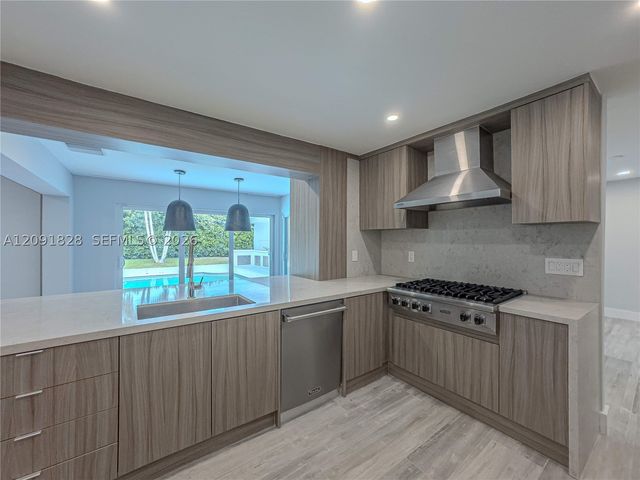 20405 NE 22nd Pl, Miami, FL 33180