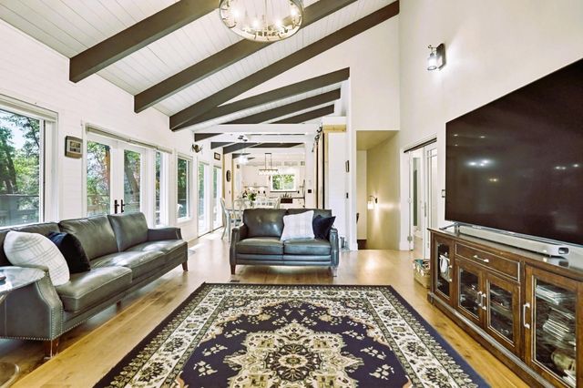 14400 Cherokee Ln, Grass Valley, CA 95945