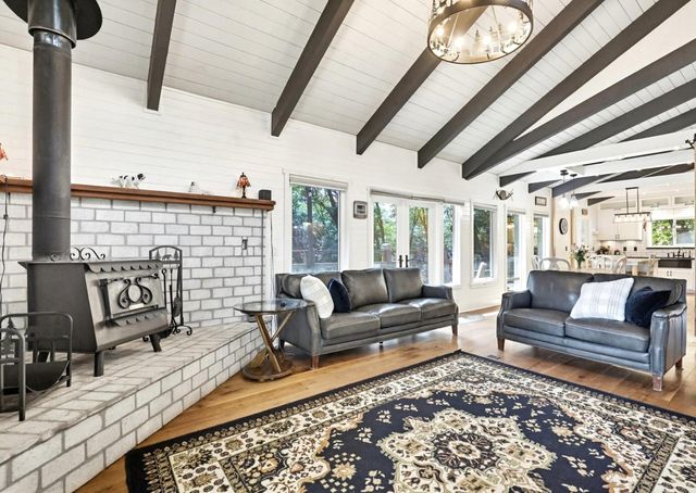 14400 Cherokee Ln, Grass Valley, CA 95945