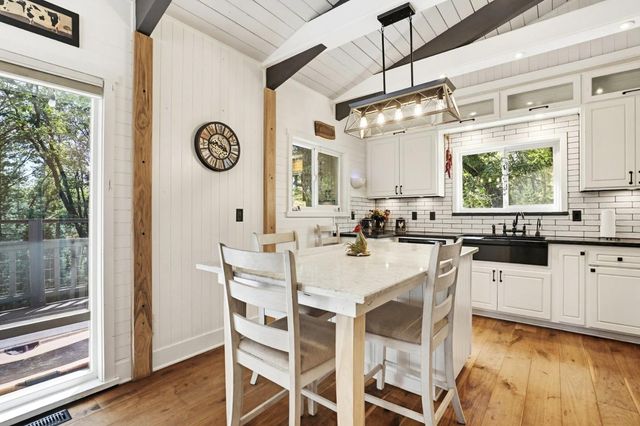 14400 Cherokee Ln, Grass Valley, CA 95945