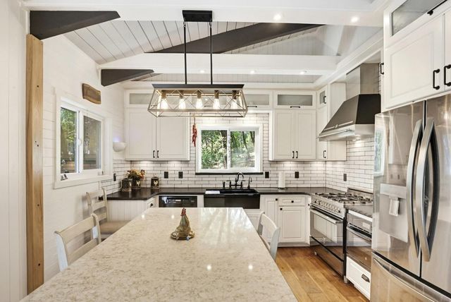 14400 Cherokee Ln, Grass Valley, CA 95945