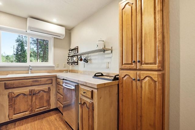 14400 Cherokee Ln, Grass Valley, CA 95945