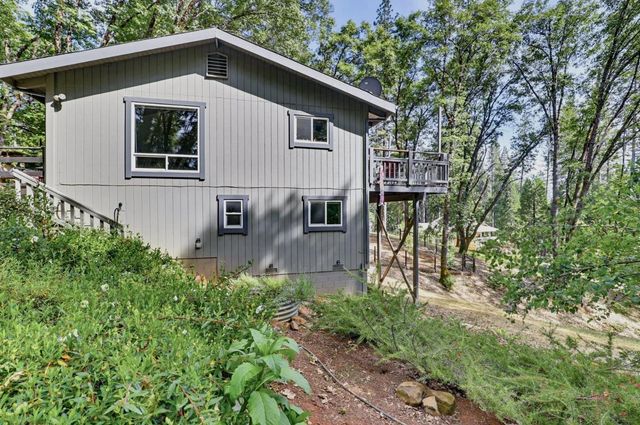 14400 Cherokee Ln, Grass Valley, CA 95945