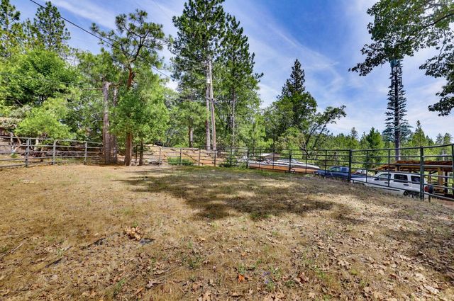 14400 Cherokee Ln, Grass Valley, CA 95945