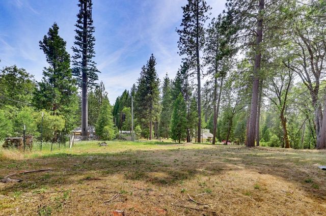 14400 Cherokee Ln, Grass Valley, CA 95945