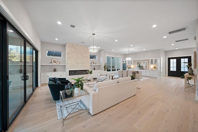 2046 Macarthur Street, Houston, TX 77030