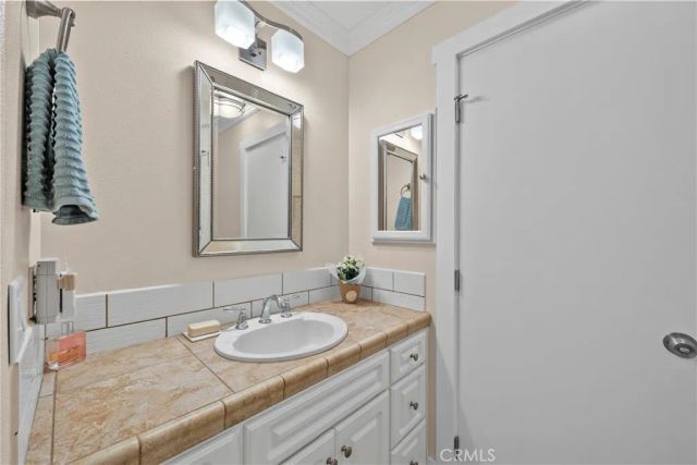 26830 Avenue Of The Oaks C, Newhall, CA 91321