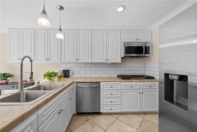 26830 Avenue Of The Oaks C, Newhall, CA 91321