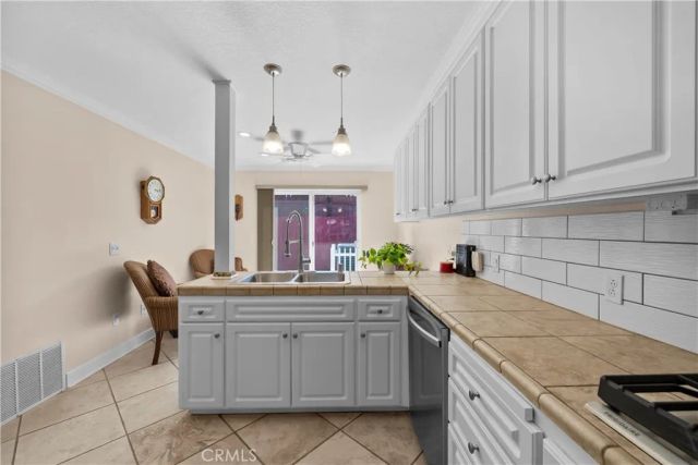 26830 Avenue Of The Oaks C, Newhall, CA 91321