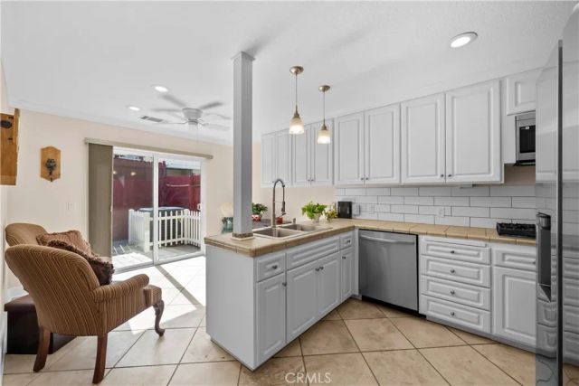 26830 Avenue Of The Oaks C, Newhall, CA 91321