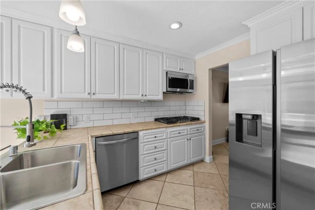 26830 Avenue Of The Oaks C, Newhall, CA 91321