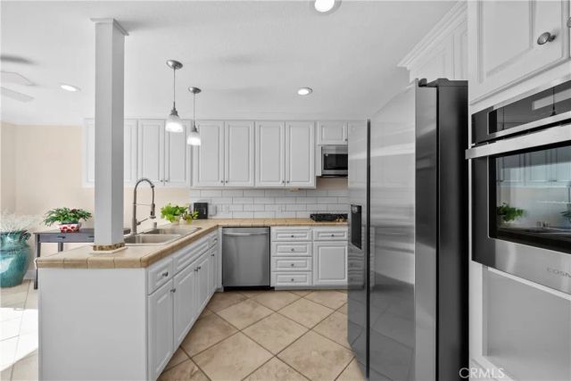 26830 Avenue Of The Oaks C, Newhall, CA 91321