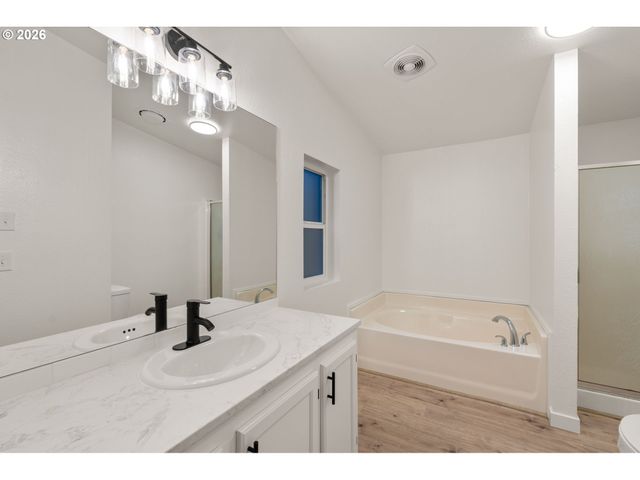 14 S GEE CREEK Loop, Ridgefield, WA 98642