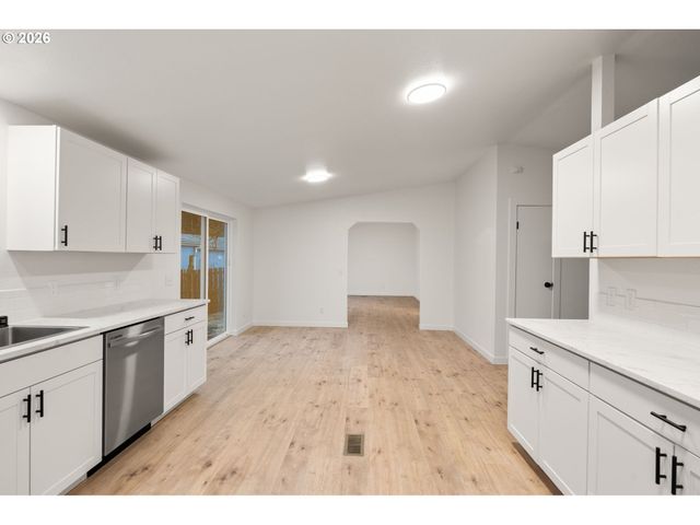 14 S GEE CREEK Loop, Ridgefield, WA 98642