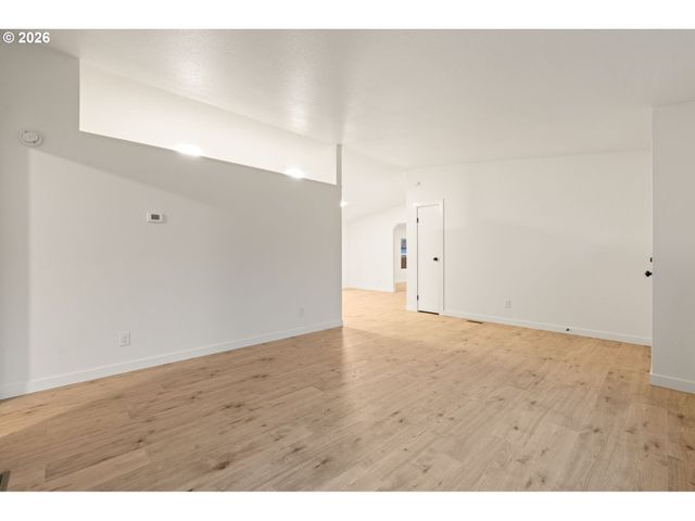 14 S GEE CREEK Loop, Ridgefield, WA 98642