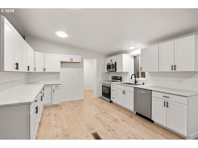 14 S GEE CREEK Loop, Ridgefield, WA 98642